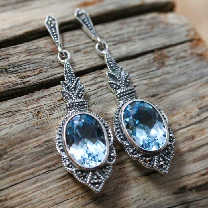 Boucles d'oreilles d'exception pierre topaze bleue & marcassites