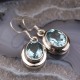 Boucles d'oreilles en argent et pierre topaze bleue