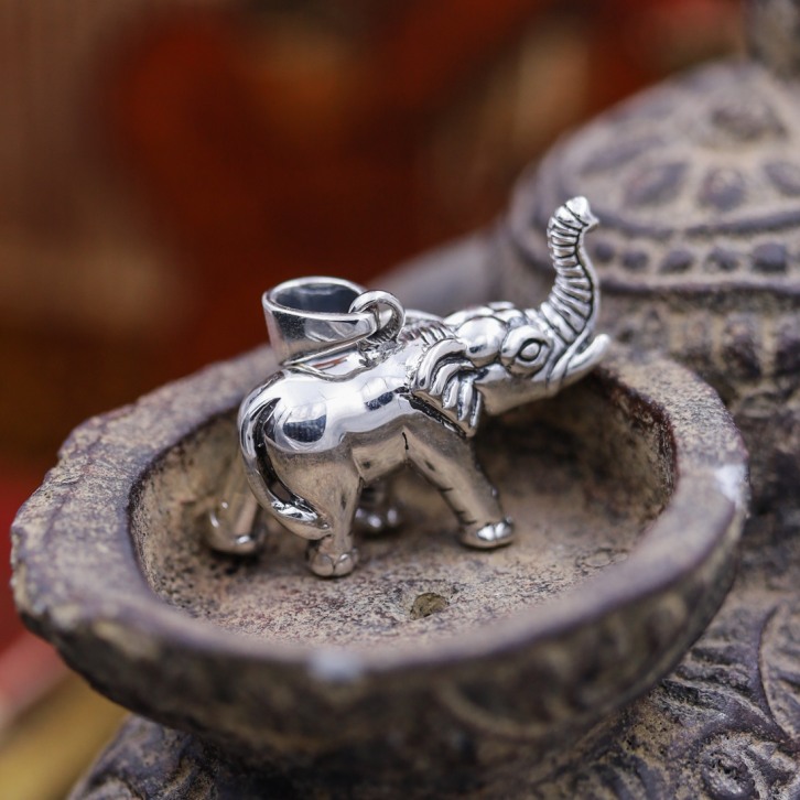 Pendentif éléphant en argent