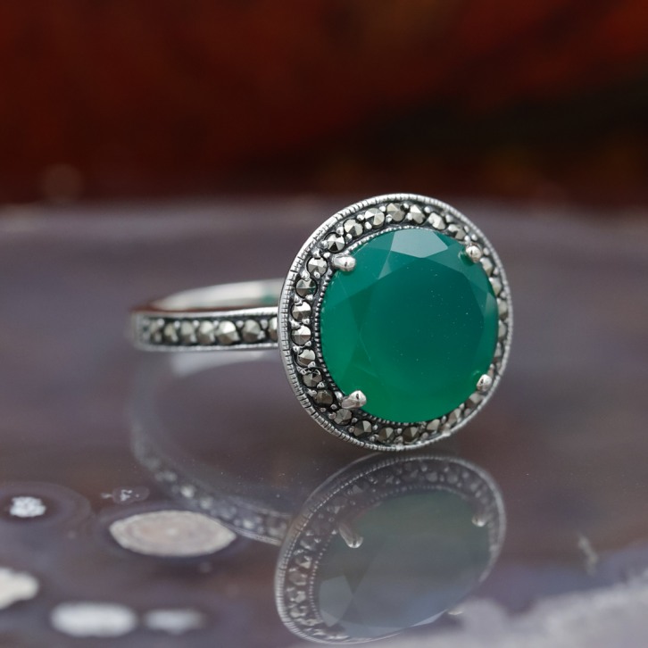 Bague d'exception en argent et pierre agate verte