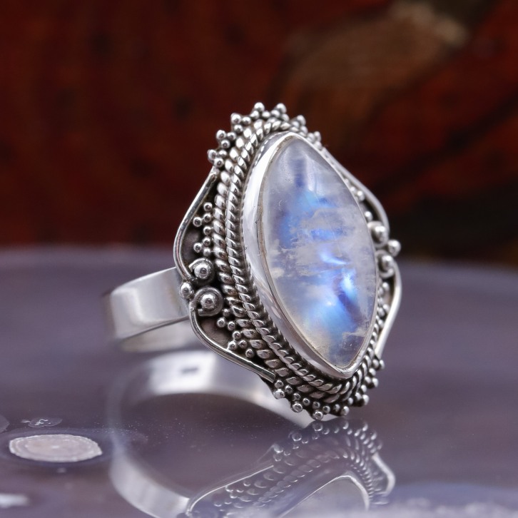 Bague en argent et pierre de lune