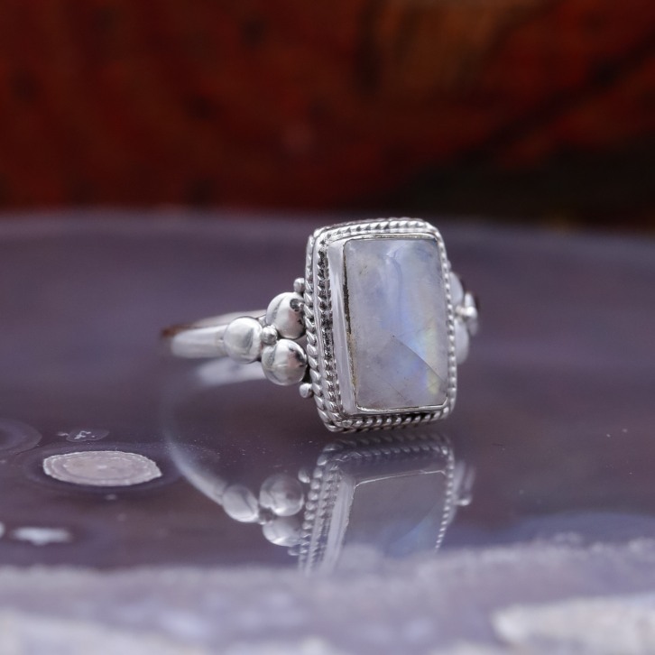 Bague en argent et pierre de lune