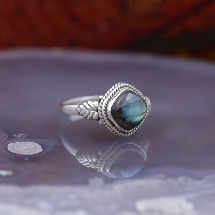 Bague en argent et pierre labradorite