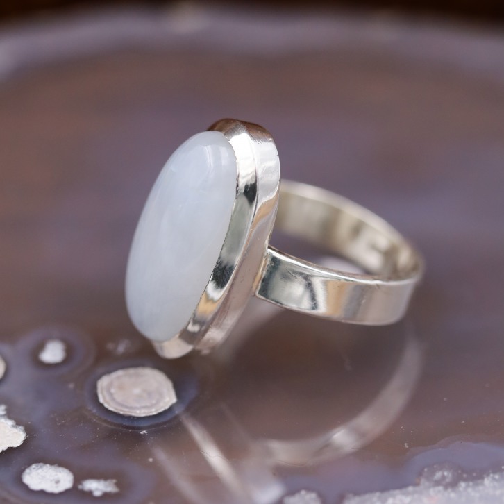 Bague en argent et pierre de lune