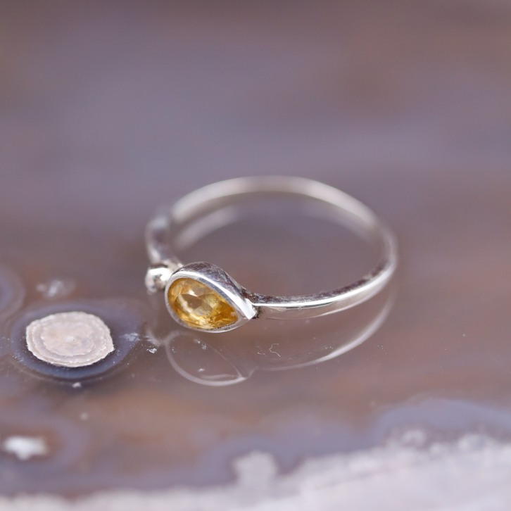 Bague en argent et pierre citrine