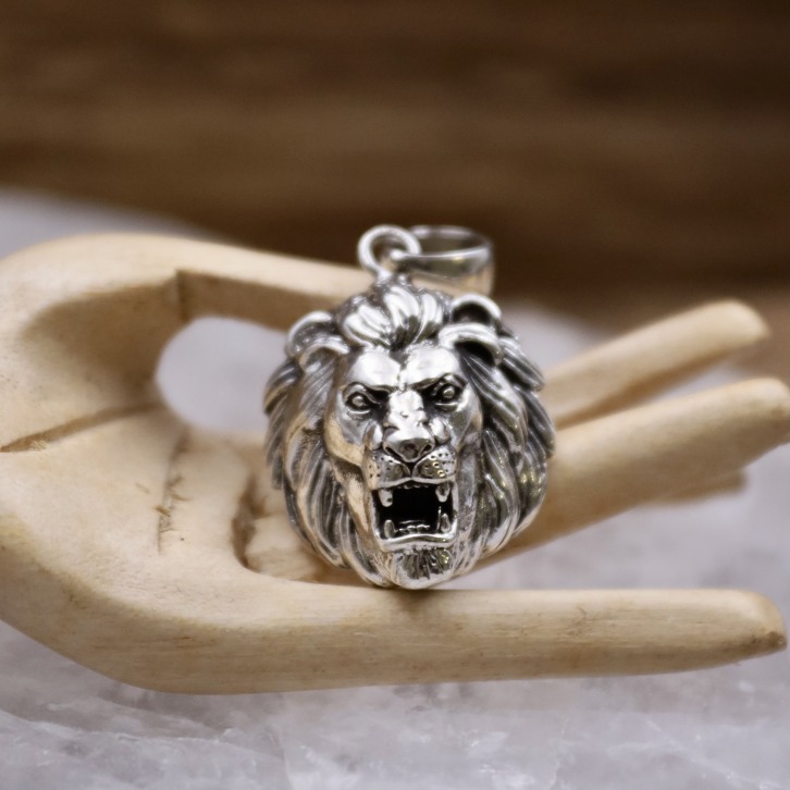 Pendentif en argent lion