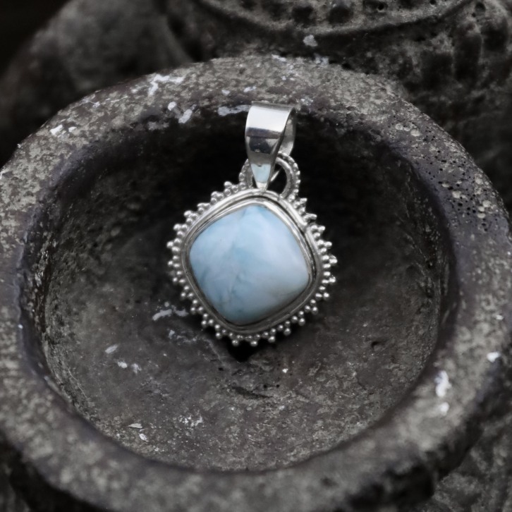 Pendentif en argent et pierre larimar