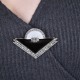 Broche d'exception en argent, onyx, nacre et marcassites