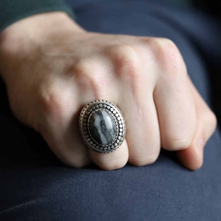 Bague en argent et pierre hematite