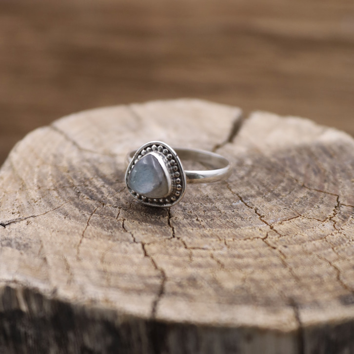 Bague en argent et pierre labradorite