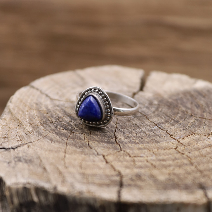 Bague en argent et pierre lapis lazuli