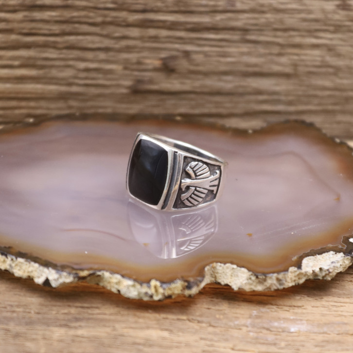 Bague en argent et onyx