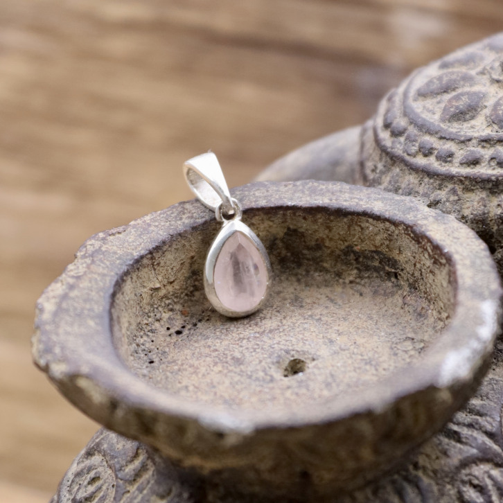 Pendentif en argent et quartz rose