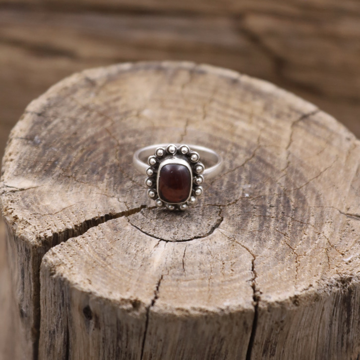 Bague en argent et grenat