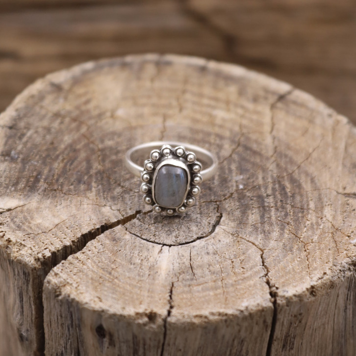 Bague en argent et labradorite