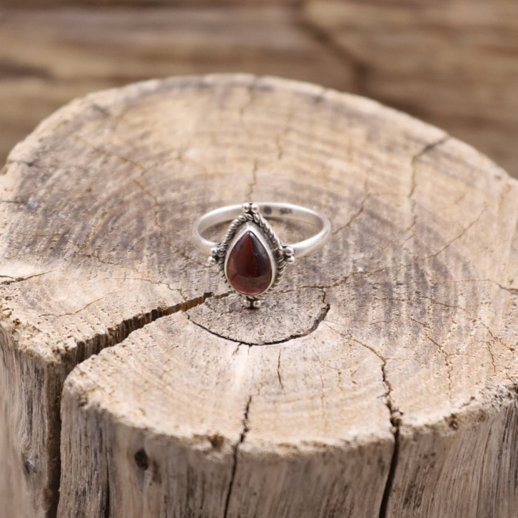 Bague en argent et grenat