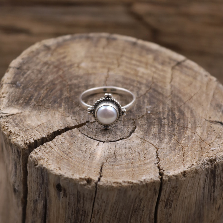 Bague en argent et perle de rivière