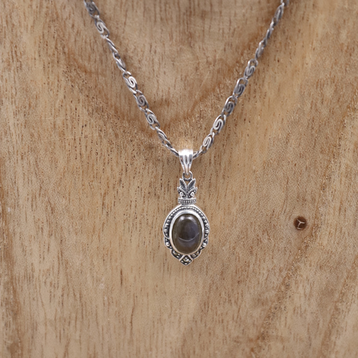 Pendentif d'exception en argent, marcassites et labradorite