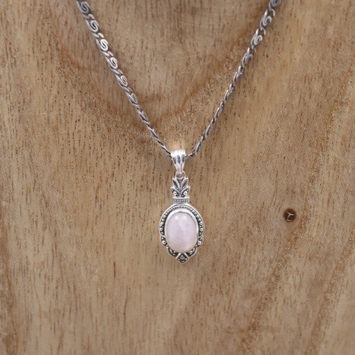 Pendentif d'exception en argent, marcassites, et quartz rose