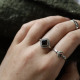 Bague en argent et onyx