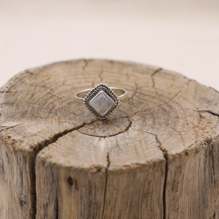 Bague en argent et pierre de lune