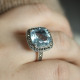 Bague d'exception en argent avec topaze bleue et marcassite