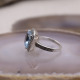 Bague d'exception en argent avec topaze bleue et marcassite