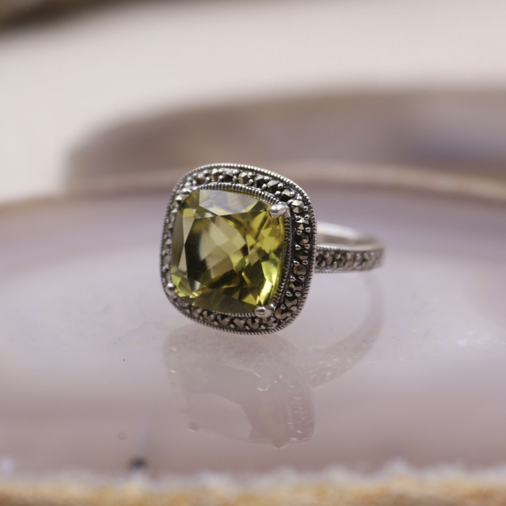 Bague d'exception en argent avec quartz lemon et marcassite