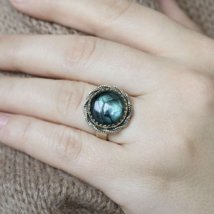 Bague en argent et labradorite