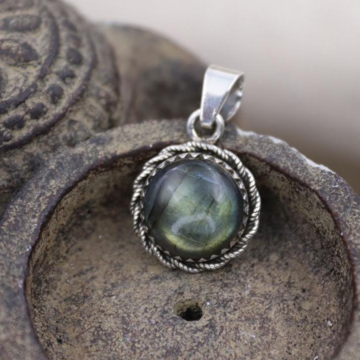 Pendentif en argent et labradorite