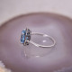 Bague d'exception en argent avec topaze bleue et marcassites