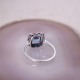 Bague d'exception en argent avec topaze bleue et marcassites