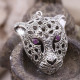 Pendentif en argent jaguar avec racine de Rubis et marcassites