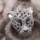 Pendentif en argent jaguar avec racine de Rubis et marcassites