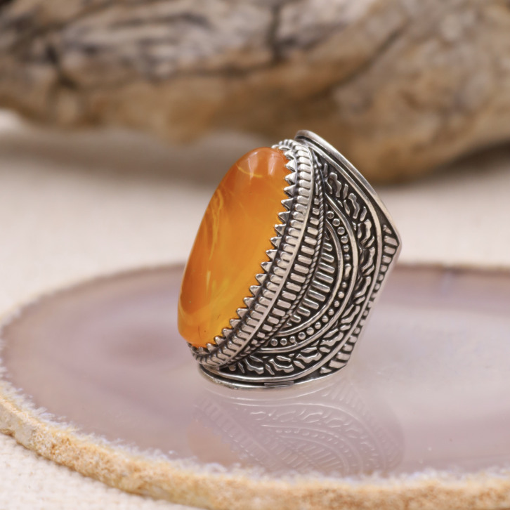 Bague en argent et ambre