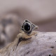 Bague en argent et onyx