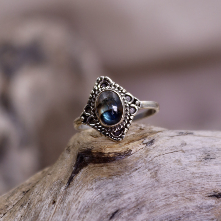 Bague en argent et labradorite