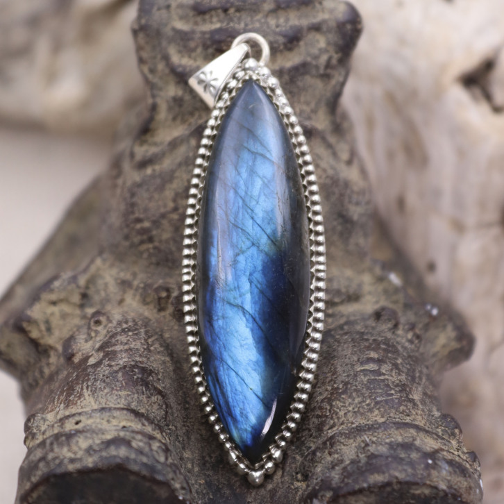 Pendentif en argent et labradorite