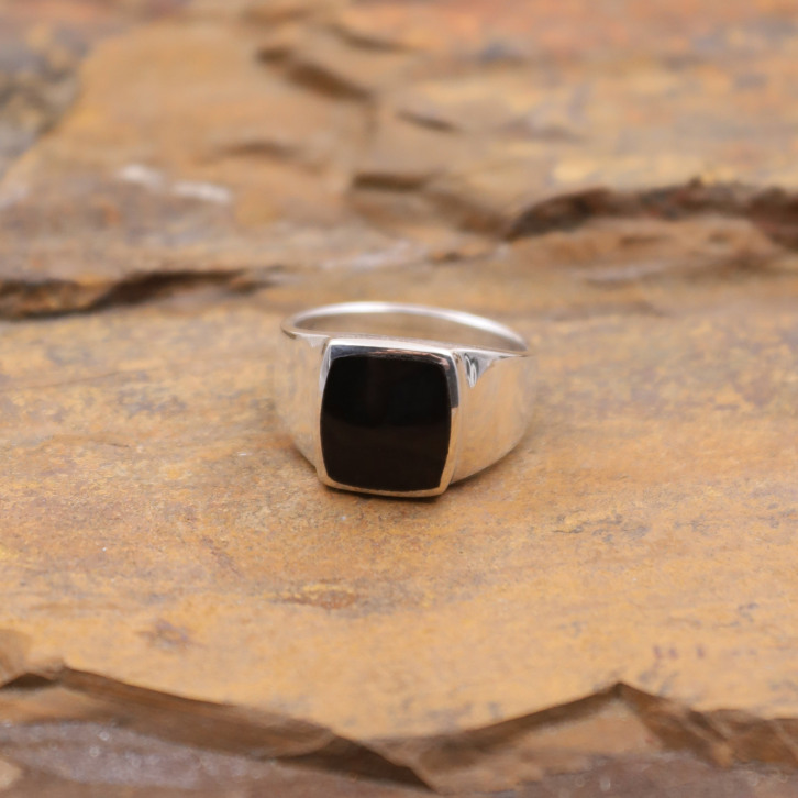 Bague en argent et onyx