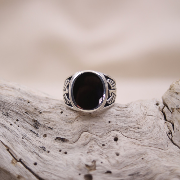 Bague en argent et onyx