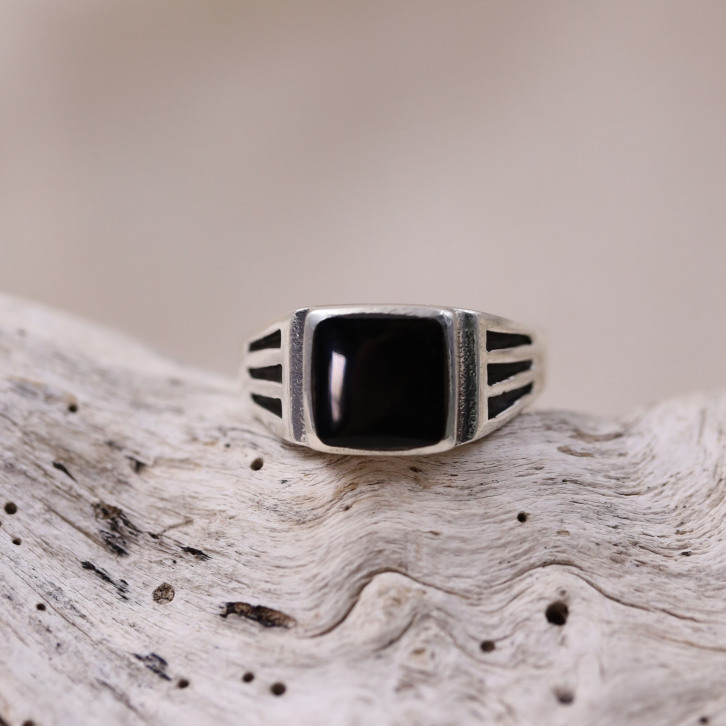 Bague en argent et onyx