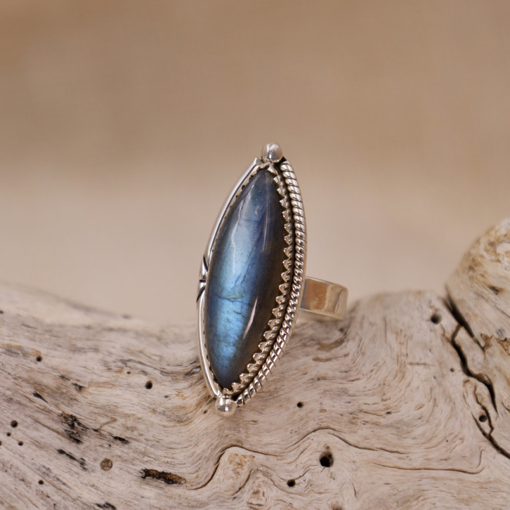 Bague en argent et labradorite