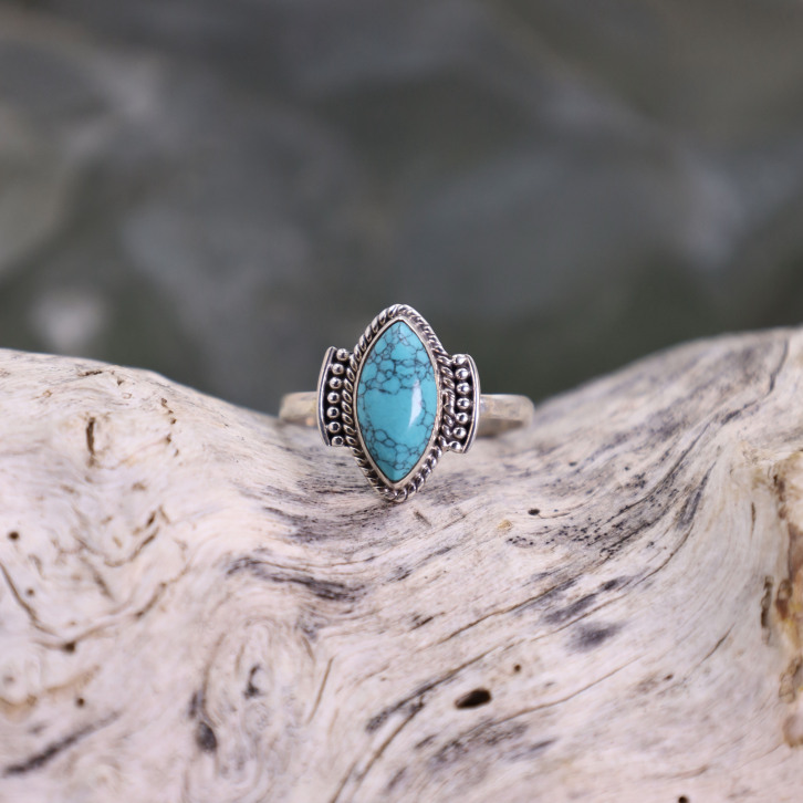 Bague en argent et howlite turquoise