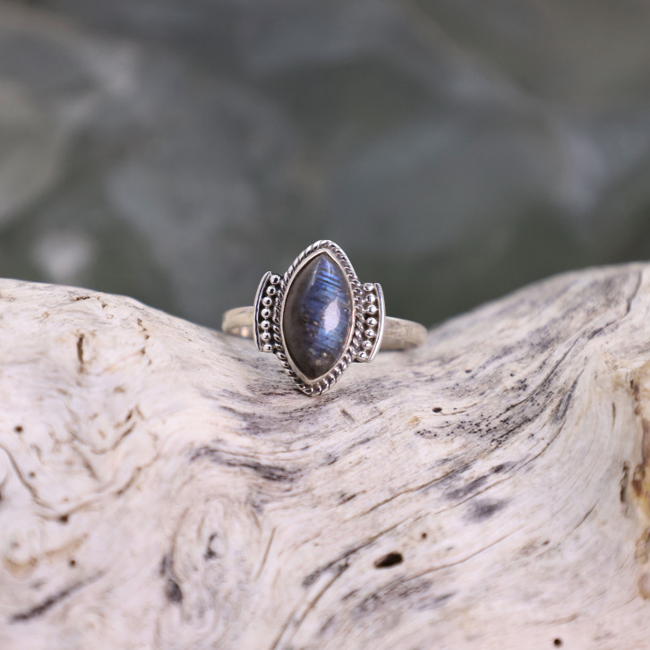 Bague en argent et labradorite