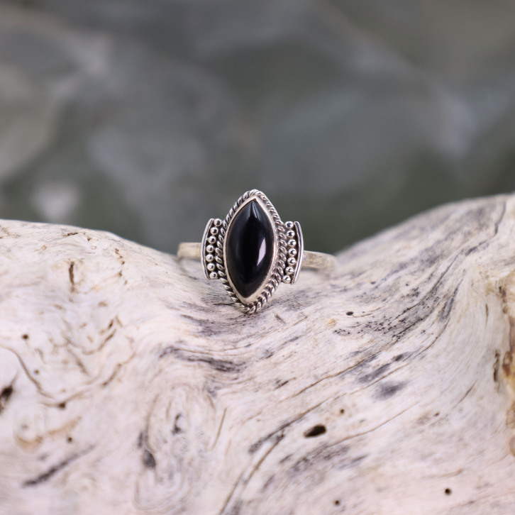 Bague en argent et onyx