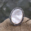 Bague d'exception en argent avec nacre et marcassites