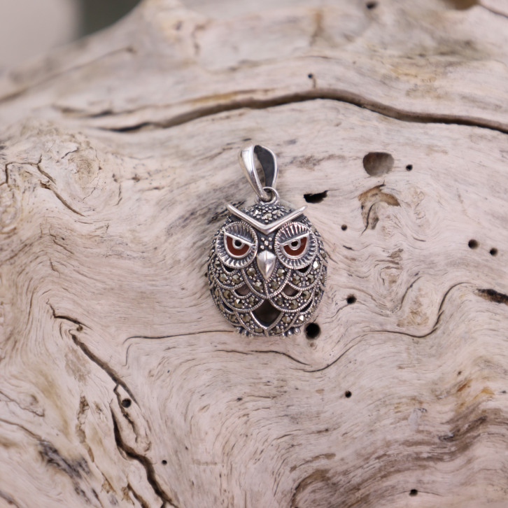 Pendentif d'exception en argent "hibou" avec émail et marcassite