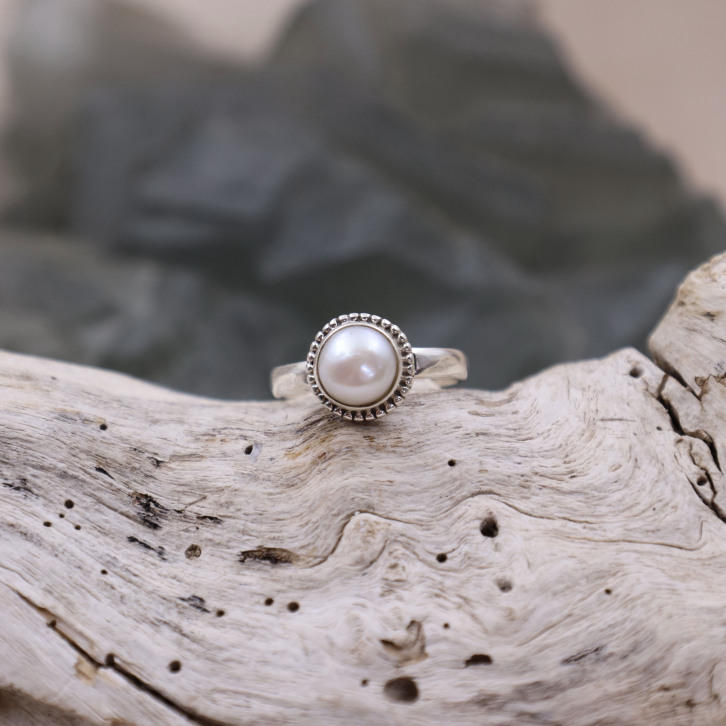 Bague en argent et perle de rivière