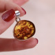 Pendentif en argent et ambre