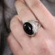 Bague en argent et onyx